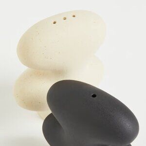 Earthenware Salt and Pepper Set